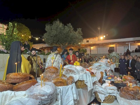 Η Μάνδρα τίμησε την Αγία Αικατερίνη με λαμπρότητα και συγκίνηση - Πλήθος κόσμου στην πανηγυρική τελετή και την περιφορά της Ιεράς Εικόνας