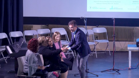 Η Δυτική Αττική υποκλίθηκε στην Αγρότισσα – Συγκινητική βραδιά τιμής στο Δημοτικό Θέατρο Μάνδρας