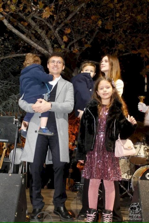 «Φόρεσε» τα γιορτινά του ο Δήμος-Μάνδρας-Ειδυλλίας -Χριστουγεννιάτικες εκδηλώσεις με μαζική συμμετοχή και έντονη πολιτιστική παρουσία