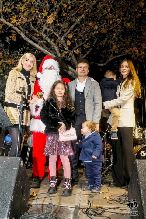 «Φόρεσε» τα γιορτινά του ο Δήμος-Μάνδρας-Ειδυλλίας -Χριστουγεννιάτικες εκδηλώσεις με μαζική συμμετοχή και έντονη πολιτιστική παρουσία