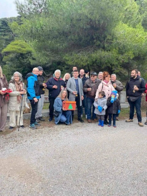 «Φόρεσε» τα γιορτινά του ο Δήμος-Μάνδρας-Ειδυλλίας -Χριστουγεννιάτικες εκδηλώσεις με μαζική συμμετοχή και έντονη πολιτιστική παρουσία