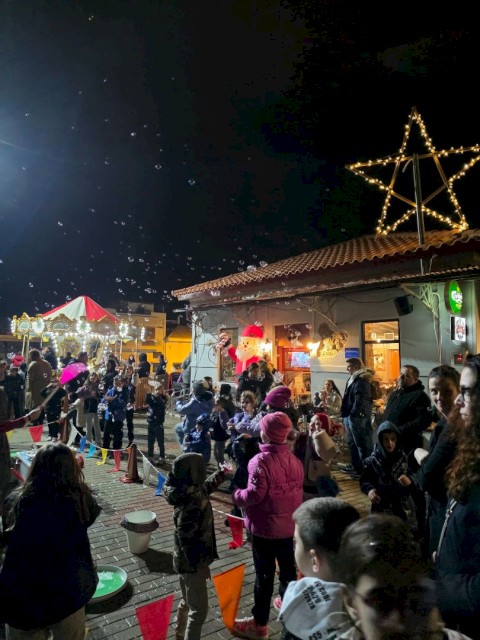 «Φόρεσε» τα γιορτινά του ο Δήμος-Μάνδρας-Ειδυλλίας -Χριστουγεννιάτικες εκδηλώσεις με μαζική συμμετοχή και έντονη πολιτιστική παρουσία