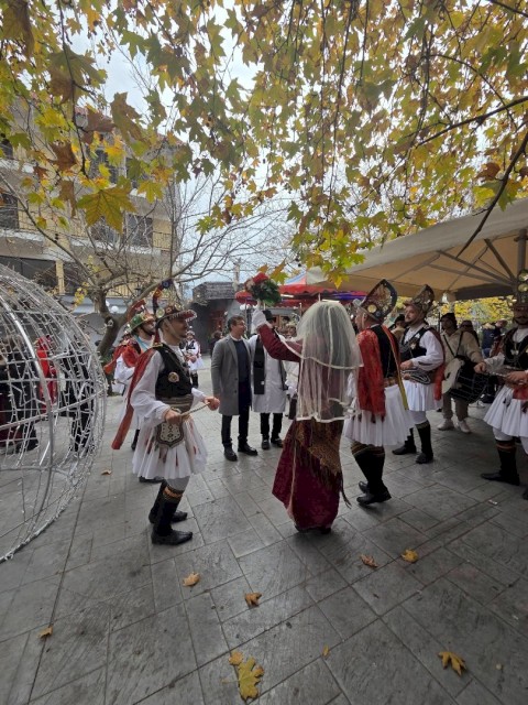 «Φόρεσε» τα γιορτινά του ο Δήμος-Μάνδρας-Ειδυλλίας -Χριστουγεννιάτικες εκδηλώσεις με μαζική συμμετοχή και έντονη πολιτιστική παρουσία