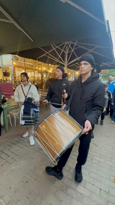 «Φόρεσε» τα γιορτινά του ο Δήμος-Μάνδρας-Ειδυλλίας -Χριστουγεννιάτικες εκδηλώσεις με μαζική συμμετοχή και έντονη πολιτιστική παρουσία