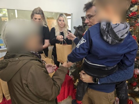 Όταν η αλληλεγγύη δεν είναι σύνθημα αλλά πράξη - 50 γεύματα αγάπης ανήμερα των Χριστουγέννων για πρώτη φορά στον Δήμο Μάνδρας -Ειδυλλίας από τον Δήμαρχο Αρμόδιο Γ. Δρίκο