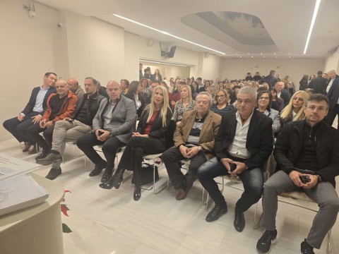 Ο Δήμαρχος Μάνδρας – Ειδυλλίας Αρμόδιος Γ. Δρίκος τίμησε τους αριστούχους της Τριτοβάθμιας Εκπαίδευσης