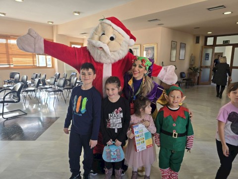 Δώρα, ευχές και έμπρακτη αναγνώριση προς τους εργαζόμενους και τα παιδιά τους από τον Δήμαρχο Αρμόδιο Γ. Δρίκο