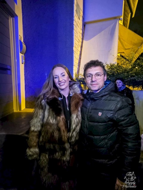 Με γεμάτη πλατεία και μουσική, η Μάνδρα έδωσε τον πιο αισιόδοξο τόνο του 2026