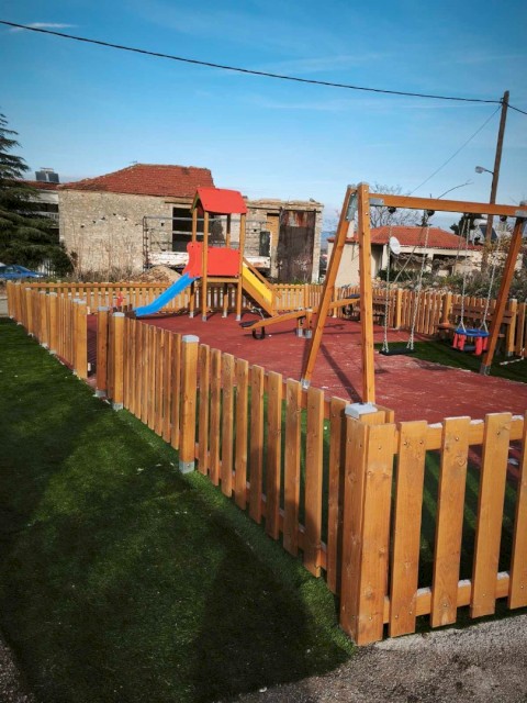 Με συνέπεια στα έργα, ο Δήμαρχος Αρμόδιος Γ. Δρίκος αλλάζει τον δημόσιο χώρο - Δεύτερη ολοκαίνουργια παιδική χαρά στη Δ.Ε. Ερυθρών.