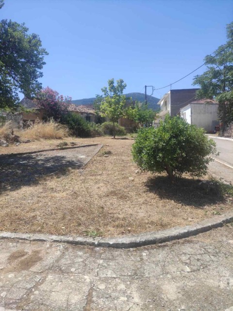 Με συνέπεια στα έργα, ο Δήμαρχος Αρμόδιος Γ. Δρίκος αλλάζει τον δημόσιο χώρο - Δεύτερη ολοκαίνουργια παιδική χαρά στη Δ.Ε. Ερυθρών.