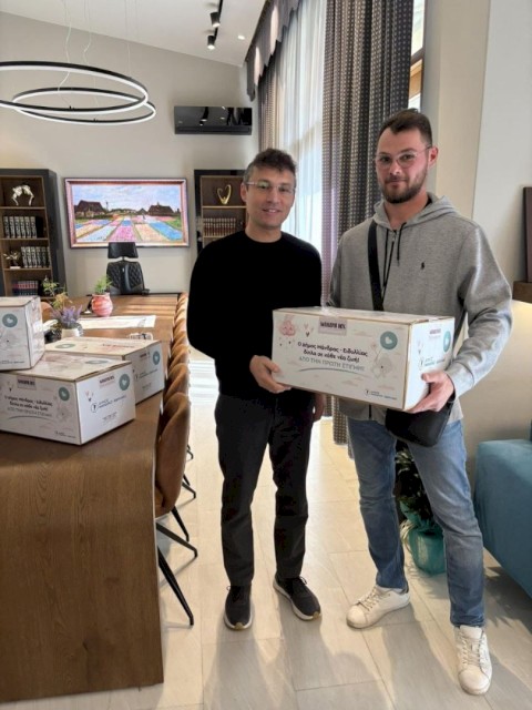 Ο Δήμαρχος Αρμόδιος Γ. Δρίκος πρωτοπορεί: Ο Δήμος Μάνδρας-Ειδυλλίας ο πρώτος στην Ελλάδα με το «Κουτί Καλωσορίσματος – Welcome Box»