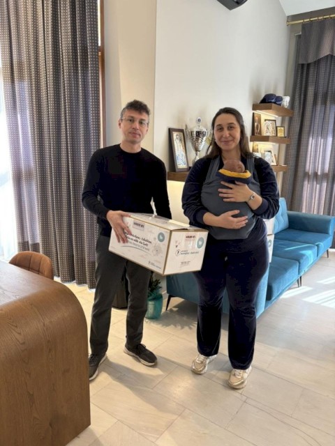 Ο Δήμαρχος Αρμόδιος Γ. Δρίκος πρωτοπορεί: Ο Δήμος Μάνδρας-Ειδυλλίας ο πρώτος στην Ελλάδα με το «Κουτί Καλωσορίσματος – Welcome Box»