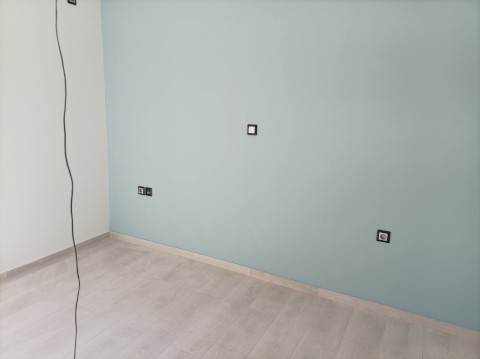 Η αλληλεγγύη ξαναχτίζει ένα σπίτι στη Μάνδρα - Ο Δήμαρχος Αρμόδιος Γ. Δρίκος αποκαθιστά πλήρως την πυρόπληκτη κατοικία με προσωπική χορηγία — χωρίς καμία επιβάρυνση του δημοτικού προϋπολογισμού