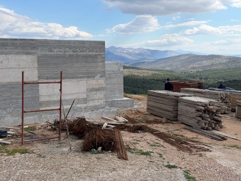 Με σχέδιο, επιμονή και καθαρή βούληση, ο Δήμαρχος Αρμόδιος Γ. Δρίκος φέρνει τέλος σε μια εκκρεμότητα 70 χρόνων: νερό σε κάθε οικισμό έως το 2026