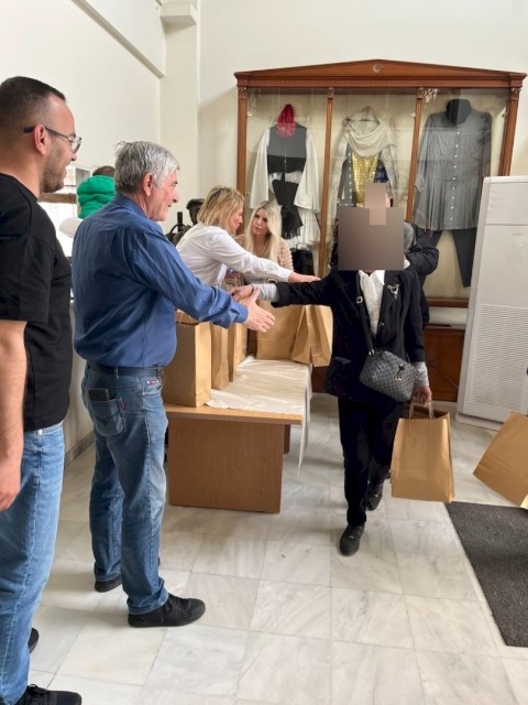 50 γεύματα αγάπης – Μήνυμα αλληλεγγύης από τον Δήμο Μάνδρας–Ειδυλλίας