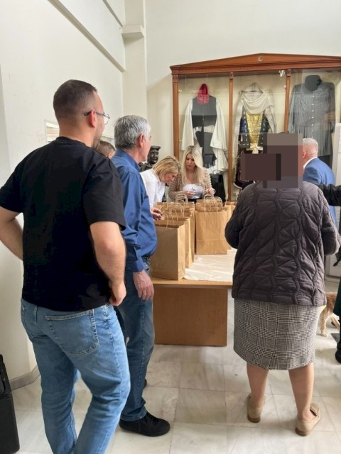 50 γεύματα αγάπης – Μήνυμα αλληλεγγύης από τον Δήμο Μάνδρας–Ειδυλλίας