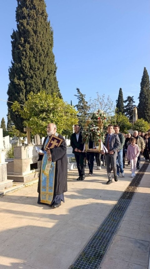 Μεγάλη Παρασκευή: Με κατάνυξη και  συγκίνηση χιλιάδες πιστοί βίωσαν προσήλθαν στις εκκλησίες όλων των Ενοτήτων και «βίωσαν» την κορύφωση του Θείου Δράματος.