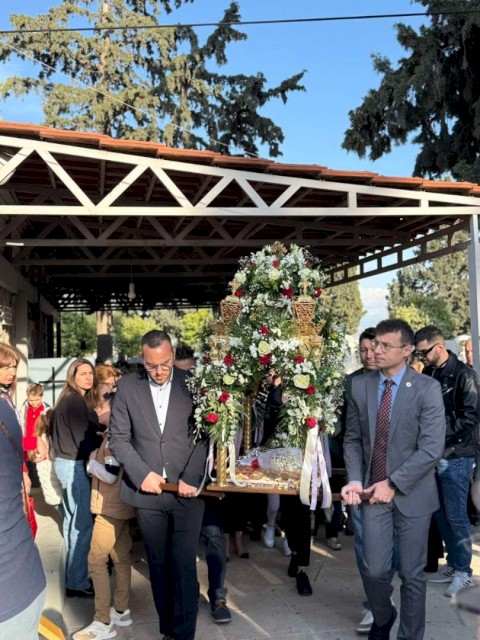 Μεγάλη Παρασκευή: Με κατάνυξη και  συγκίνηση χιλιάδες πιστοί βίωσαν προσήλθαν στις εκκλησίες όλων των Ενοτήτων και «βίωσαν» την κορύφωση του Θείου Δράματος.