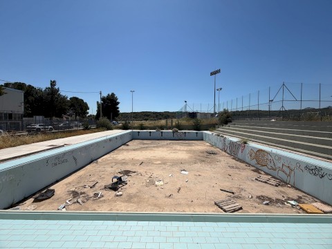 «Από σύμβολο εγκατάλειψης σε σύμβολο προοπτικής» - Το Δημοτικό Κολυμβητήριο Μάνδρας εισέρχεται στην τελική φάση αποπεράτωσης και σύντομα θα παραδοθεί λειτουργικό και ασφαλές στους πολίτες ύστερα από σχεδόν δύο δεκαετίες αναμονής