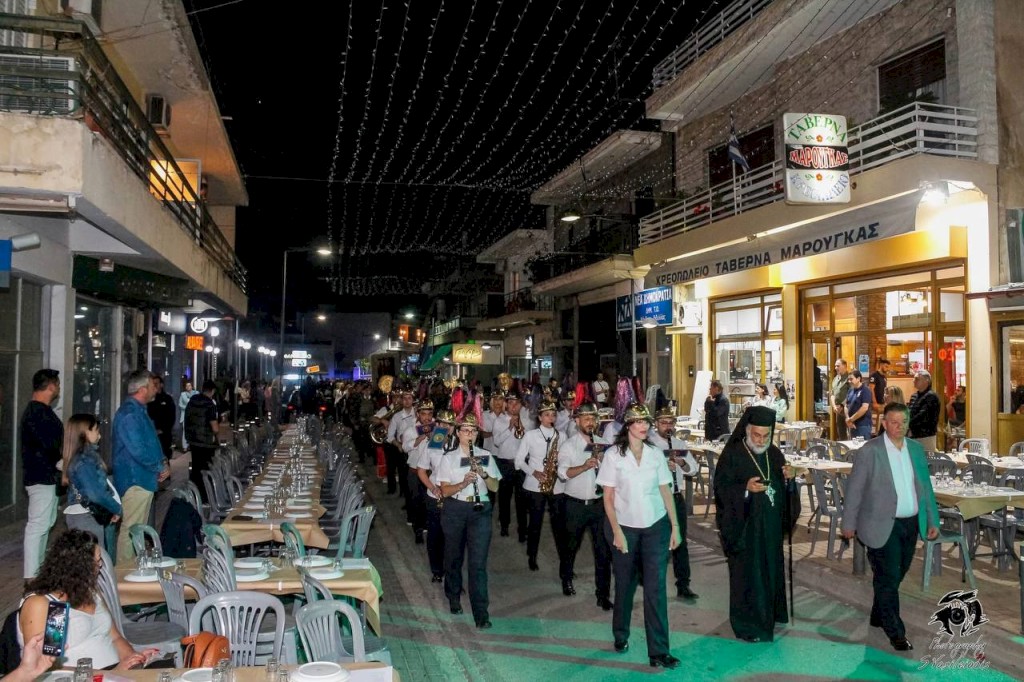 Μεγαλειώδης ο εορτασμός των Πολιούχων Αγίων Κωνσταντίνου και Ελένης στη Μάνδρα
