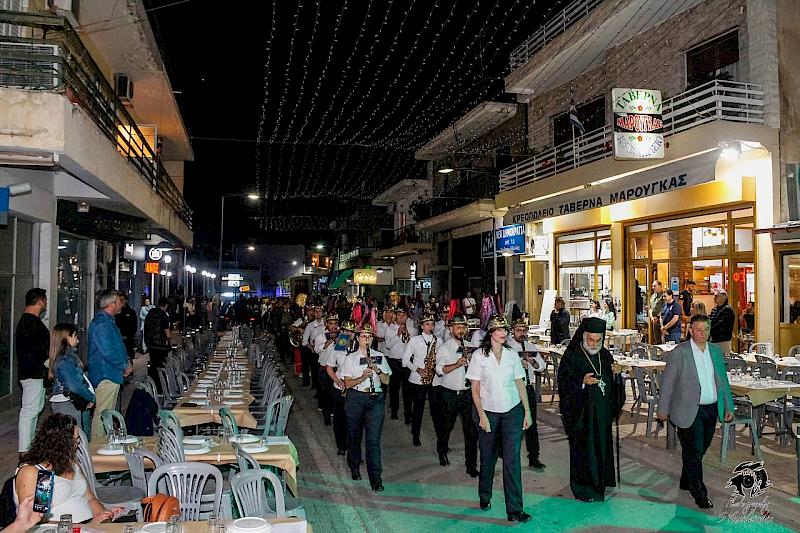 Μεγαλειώδης ο εορτασμός των Πολιούχων Αγίων Κωνσταντίνου και Ελένης στη Μάνδρα