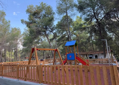 Παραδόθηκε η νέα πρότυπη παιδική χαρά στο δάσος της Κιάφας
