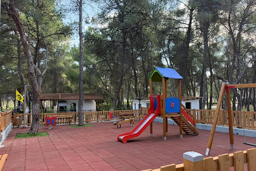 Παραδόθηκε η νέα πρότυπη παιδική χαρά στο δάσος της Κιάφας