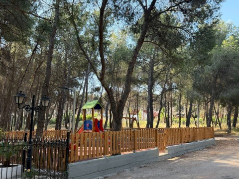 Παραδόθηκε η νέα πρότυπη παιδική χαρά στο δάσος της Κιάφας