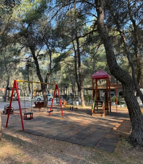 Παραδόθηκε η νέα πρότυπη παιδική χαρά στο δάσος της Κιάφας