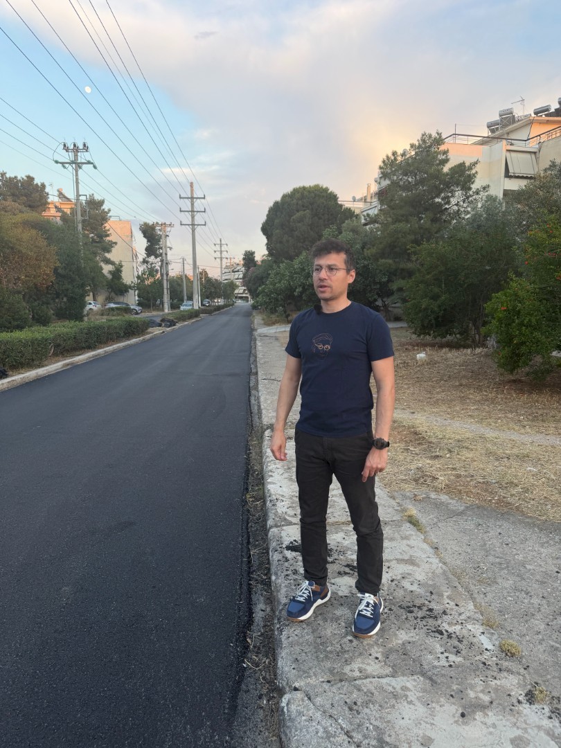 Τέλος σε 40 χρόνια εγκατάλειψης στις Εργατικές Κατοικίες Μάνδρας – Νέες ολικές ασφαλτοστρώσεις 5.000 τ.μ. στις κεντρικές οδικές αρτηρίες