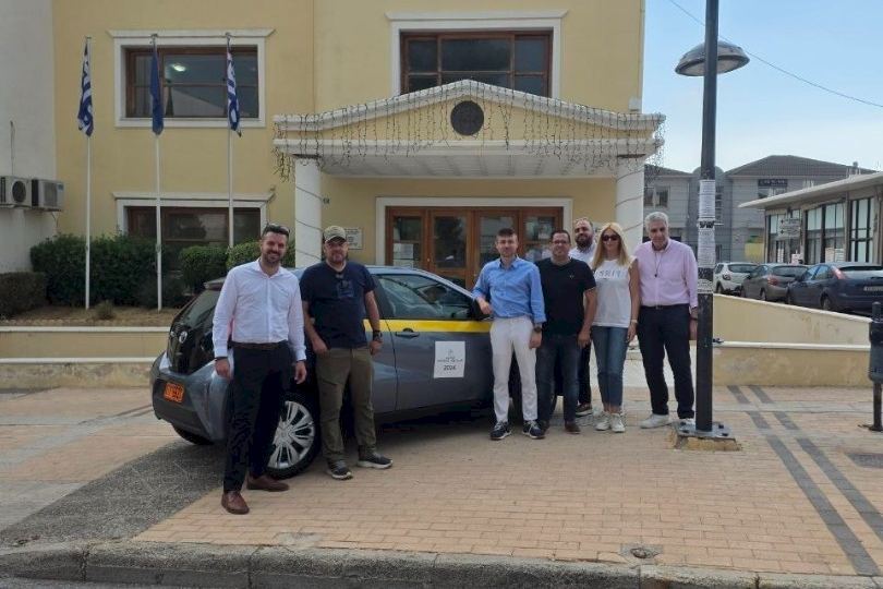Νέα εποχή για τον Δήμο Μάνδρας – Ειδυλλίας: Ξεκίνησε η ανανέωση του στόλου με το πρώτο από τα οκτώ νέα οχήματα