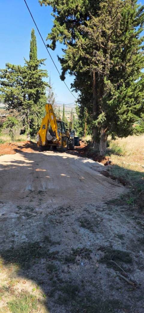 Ερυθρές: Μία εκκρεμότητα 46 ετών κλείνει οριστικά – Δρόμοι που υπήρχαν μόνο στα σχέδια γίνονται πραγματικότητα