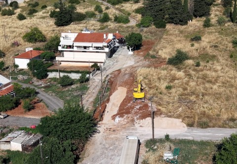 Ερυθρές: Μία εκκρεμότητα 46 ετών κλείνει οριστικά – Δρόμοι που υπήρχαν μόνο στα σχέδια γίνονται πραγματικότητα