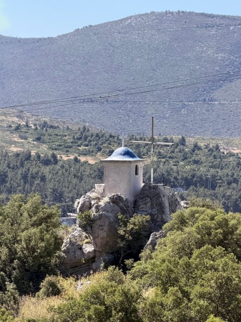 Στα μονοπάτια του Κιθαιρώνα: Μια ξεχωριστή πεζοπορική διαδρομή από τις Ερυθρές στα Βίλια