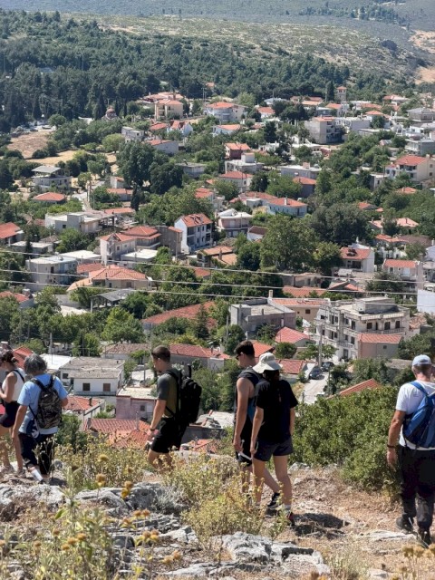 Στα μονοπάτια του Κιθαιρώνα: Μια ξεχωριστή πεζοπορική διαδρομή από τις Ερυθρές στα Βίλια