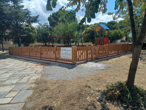 &Nu;έ&alpha; &pi;&alpha;&iota;&delta;&iota;&kappa;ή &chi;&alpha;&rho;ά &sigma;&tau;&eta;&nu; &Omicron;&iota;&nu;ό&eta;: Έ&nu;&alpha;&sigmaf; &xi;&epsilon;&chi;&alpha;&sigma;&mu;έ&nu;&omicron;&sigmaf; &delta;&eta;&mu;ό&sigma;&iota;&omicron;&sigmaf; &chi;ώ&rho;&omicron;&sigmaf; &epsilon;&pi;&iota;&sigma;&tau;&rho;έ&phi;&epsilon;&iota; &sigma;&tau;&eta;&nu; &kappa;&omicron;&iota;&nu;&omega;&nu;ί&alpha; &omega;&sigmaf; &sigma;&eta;&mu;&epsilon;ί&omicron; &zeta;&omega;ή&sigmaf;, &pi;&alpha;&iota;&chi;&nu;&iota;&delta;&iota;&omicron;ύ &kappa;&alpha;&iota; &alpha;&sigma;&phi;ά&lambda;&epsilon;&iota;&alpha;&sigmaf;