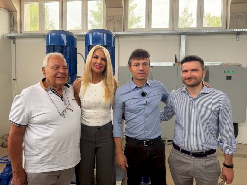 &Tau;&omicron; &Alpha;&lambda;&epsilon;&pi;&omicron;&chi;ώ&rho;&iota; &gamma;&upsilon;&rho;ί&zeta;&epsilon;&iota; &sigma;&epsilon;&lambda;ί&delta;&alpha; &sigma;&tau;&eta;&nu; ύ&delta;&rho;&epsilon;&upsilon;&sigma;&eta;: &Epsilon;&gamma;&kappa;&alpha;&iota;&nu;&iota;ά&sigma;&tau;&eta;&kappa;&epsilon; &eta; &nu;έ&alpha; &upsilon;&delta;&rho;&omicron;&gamma;&epsilon;ώ&tau;&rho;&eta;&sigma;&eta; &sigma;&tau;&eta; &Beta;έ&nu;&iota;&zeta;&alpha;