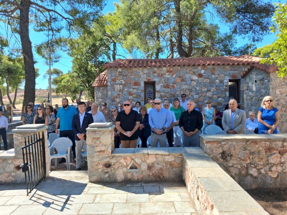 &Pi;&lambda;&omicron;ύ&sigma;&iota;&omicron; &pi;&rho;ό&gamma;&rho;&alpha;&mu;&mu;&alpha; &epsilon;&kappa;&delta;&eta;&lambda;ώ&sigma;&epsilon;&omega;&nu; &sigma;&tau;&omicron; &Delta;ή&mu;&omicron; &Mu;ά&nu;&delta;&rho;&alpha;&sigmaf;&ndash;&Epsilon;&iota;&delta;&upsilon;&lambda;&lambda;ί&alpha;&sigmaf; &mu;&epsilon; &epsilon;&pi;ί&kappa;&epsilon;&nu;&tau;&rho;&omicron; &tau;&eta; &mu;&nu;ή&mu;&eta;, &tau;&omicron;&nu; &alpha;&theta;&lambda;&eta;&tau;&iota;&sigma;&mu;ό &kappa;&alpha;&iota; &tau;&eta;&nu; &alpha;&lambda;&lambda;&eta;&lambda;&epsilon;&gamma;&gamma;ύ&eta;
