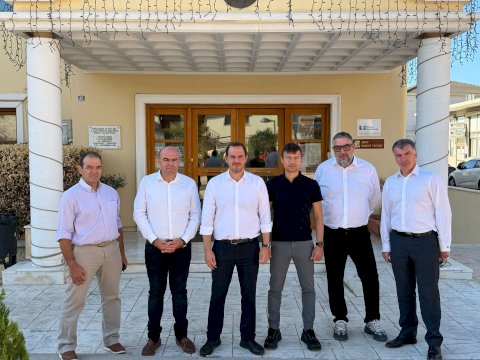 &Sigma;&epsilon; &alpha;&pi;&epsilon;&upsilon;&theta;&epsilon;ί&alpha;&sigmaf; &laquo;&gamma;&rho;&alpha;&mu;&mu;ή&raquo; &mu;&epsilon; &tau;&omicron; &Mu;&epsilon;&tau;&rho;ό &omicron; &Delta;ή&mu;&omicron;&sigmaf; &Mu;ά&nu;&delta;&rho;&alpha;&sigmaf;-&Epsilon;&iota;&delta;&upsilon;&lambda;&lambda;ί&alpha;&sigmaf;
