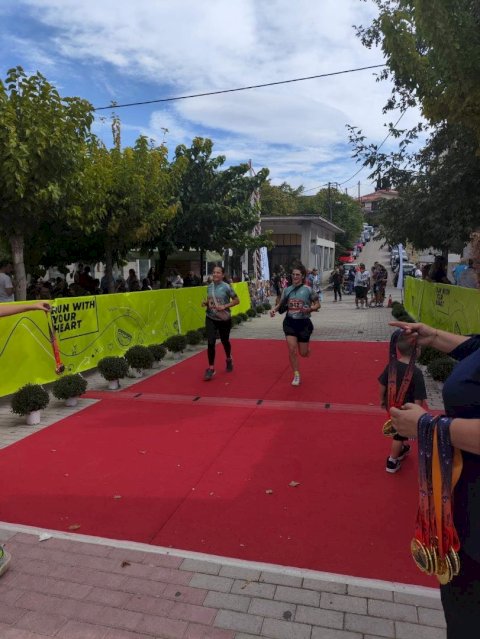 &Kappa;&iota;&theta;&alpha;&iota;&rho;ώ&nu;&alpha;&sigmaf; Trail: &Kappa;&alpha;&theta;&iota;&epsilon;&rho;ώ&nu;&epsilon;&tau;&alpha;&iota; &omega;&sigmaf; &theta;&epsilon;&sigma;&mu;ό&sigmaf; &mu;&epsilon; &tau;&eta;&nu; &tau;&rho;ί&tau;&eta; &epsilon;&pi;&iota;&tau;&upsilon;&chi;&eta;&mu;έ&nu;&eta; &delta;&iota;&omicron;&rho;&gamma;ά&nu;&omega;&sigma;&eta; &sigma;&tau;&iota;&sigmaf; &Epsilon;&rho;&upsilon;&theta;&rho;έ&sigmaf; &mu;&epsilon; &iota;&sigma;&tau;&omicron;&rho;&iota;&kappa;ό &rho;&epsilon;&kappa;ό&rho; 1.050 &sigma;&upsilon;&mu;&mu;&epsilon;&tau;&omicron;&chi;ώ&nu;