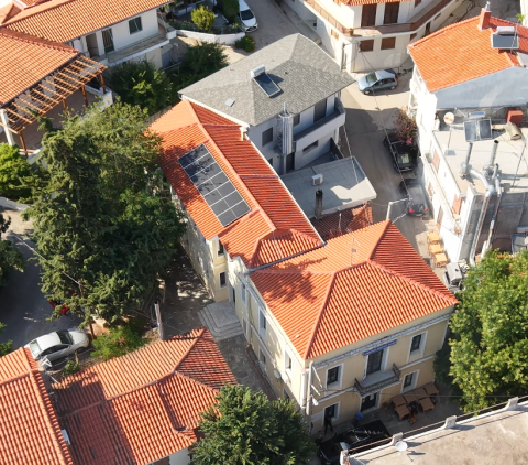 &Beta;ί&lambda;&iota;&alpha; - &Epsilon;&rho;&upsilon;&theta;&rho;έ&sigmaf;: &Epsilon;&nu;&epsilon;&rho;&gamma;&epsilon;&iota;&alpha;&kappa;ά &theta;&omega;&rho;&alpha;&kappa;&iota;&sigma;&mu;έ&nu;&alpha; &pi;&alpha;&rho;&alpha;&delta;ί&delta;&omicron;&nu;&tau;&alpha;&iota; &tau;&alpha; &delta;&eta;&mu;&omicron;&tau;&iota;&kappa;ά &kappa;&alpha;&tau;&alpha;&sigma;&tau;ή&mu;&alpha;&tau;&alpha;