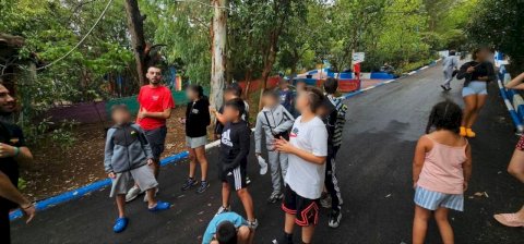 &Delta;&epsilon;&kappa;&alpha;&pi;έ&nu;&tau;&epsilon; &chi;&rho;ό&nu;&iota;&alpha; &mu;&epsilon;&tau;ά &xi;&alpha;&nu;ά &delta;&omega;&rho;&epsilon;ά&nu; &kappa;&alpha;&tau;&alpha;&sigma;&kappa;&eta;&nu;ώ&sigma;&epsilon;&iota;&sigmaf; &gamma;&iota;&alpha; &tau;&alpha; &pi;&alpha;&iota;&delta;&iota;ά &tau;&omicron;&upsilon; &Delta;ή&mu;&omicron;&upsilon; &Mu;ά&nu;&delta;&rho;&alpha;&sigmaf;&ndash;&Epsilon;&iota;&delta;&upsilon;&lambda;&lambda;ί&alpha;&sigmaf;