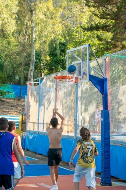 &Delta;&epsilon;&kappa;&alpha;&pi;έ&nu;&tau;&epsilon; &chi;&rho;ό&nu;&iota;&alpha; &mu;&epsilon;&tau;ά &xi;&alpha;&nu;ά &delta;&omega;&rho;&epsilon;ά&nu; &kappa;&alpha;&tau;&alpha;&sigma;&kappa;&eta;&nu;ώ&sigma;&epsilon;&iota;&sigmaf; &gamma;&iota;&alpha; &tau;&alpha; &pi;&alpha;&iota;&delta;&iota;ά &tau;&omicron;&upsilon; &Delta;ή&mu;&omicron;&upsilon; &Mu;ά&nu;&delta;&rho;&alpha;&sigmaf;&ndash;&Epsilon;&iota;&delta;&upsilon;&lambda;&lambda;ί&alpha;&sigmaf;